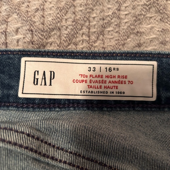 New never worn Gap 70’s flare high rise jeans. Size 33 regular - Picture 6 of 15